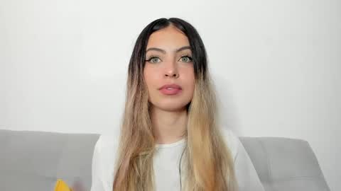 fernanda  online show from May 12, 2026, 3:20 pm