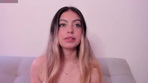 fernanda  online show from May 20, 2026, 3:18 pm