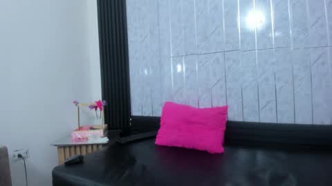 Fernandaclar online show from October 10, 2025, 2:05 pm