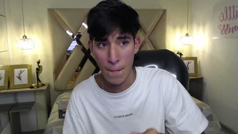 Snapshot of ferphoenix_ chatting on January 7, 2025, 3:46 am FER PHOENIX online show from January 7, 2025, 3:46 am