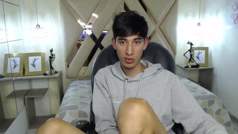 Snapshot of ferphoenix_ chatting on January 7, 2025, 9:50 am FER PHOENIX online show from January 7, 2025, 9:50 am