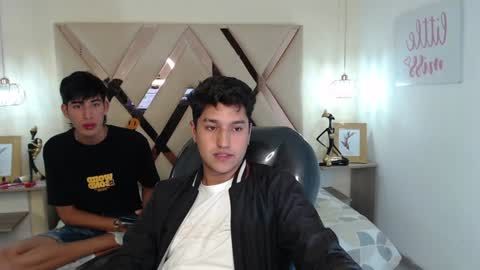 Snapshot of ferphoenix_ chatting on January 8, 2025, 4:12 am FER PHOENIX online show from January 8, 2025, 4:12 am