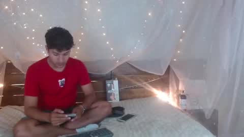 Snapshot of ferphoenix_ chatting on January 10, 2025, 3:29 am FER PHOENIX online show from January 10, 2025, 3:29 am