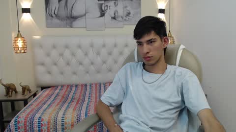 Snapshot of ferphoenix_ chatting on February 4, 2025, 8:56 am FER PHOENIX online show from February 4, 2025, 8:56 am