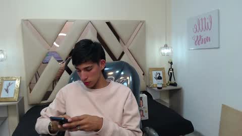 Snapshot of ferphoenix_ chatting on February 5, 2025, 3:23 am FER PHOENIX online show from February 5, 2025, 3:23 am