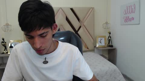 Snapshot of ferphoenix_ chatting on February 7, 2025, 3:55 am FER PHOENIX online show from February 7, 2025, 3:55 am