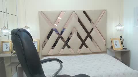 Snapshot of ferphoenix_ chatting on February 18, 2025, 3:42 am FER PHOENIX online show from February 18, 2025, 3:42 am