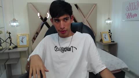 Snapshot of ferphoenix_ chatting on February 19, 2025, 3:28 am FER PHOENIX online show from February 19, 2025, 3:28 am