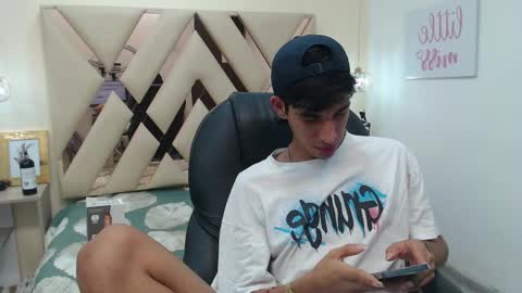 Snapshot of ferphoenix_ chatting on February 27, 2025, 9:43 am FER PHOENIX online show from February 27, 2025, 9:43 am