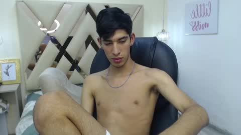 Snapshot of ferphoenix_ chatting on February 28, 2025, 9:04 am FER PHOENIX online show from February 28, 2025, 9:04 am