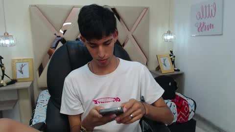 Snapshot of ferphoenix_ chatting on March 3, 2025, 3:30 am FER PHOENIX online show from March 3, 2025, 3:30 am