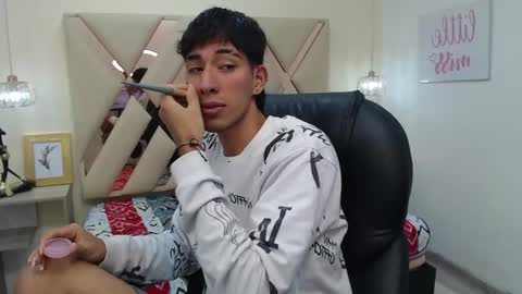 Snapshot of ferphoenix_ chatting on March 5, 2025, 3:18 am FER PHOENIX online show from March 5, 2025, 3:18 am