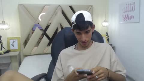 Snapshot of ferphoenix_ chatting on March 6, 2025, 7:03 am FER PHOENIX online show from March 6, 2025, 7:03 am