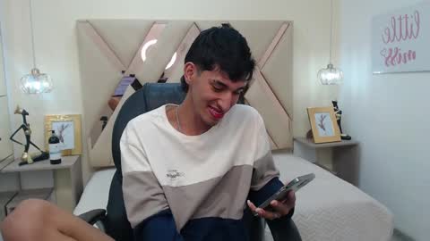 Snapshot of ferphoenix_ chatting on March 7, 2025, 9:51 am FER PHOENIX online show from March 7, 2025, 9:51 am