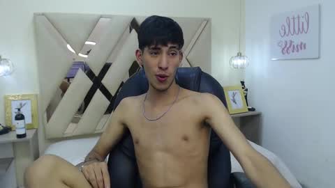 Snapshot of ferphoenix_ chatting on March 8, 2025, 6:43 am FER PHOENIX online show from March 8, 2025, 6:43 am