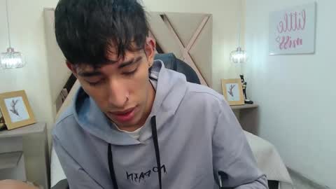 Snapshot of ferphoenix_ chatting on March 10, 2025, 3:34 am FER PHOENIX online show from March 10, 2025, 3:34 am