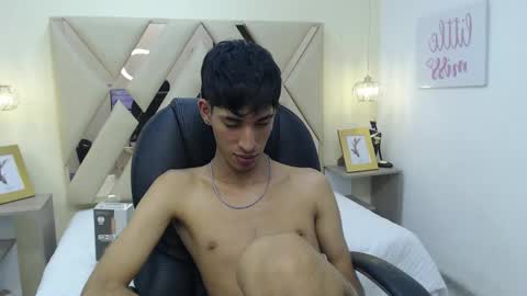 Snapshot of ferphoenix_ chatting on March 11, 2025, 6:21 am FER PHOENIX online show from March 11, 2025, 6:21 am