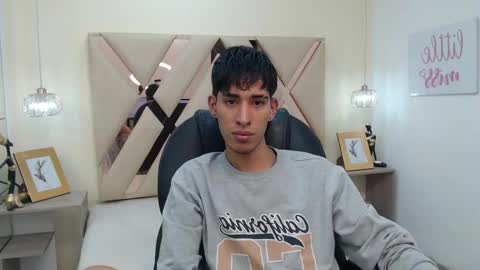 Snapshot of ferphoenix_ chatting on March 12, 2025, 4:08 am FER PHOENIX online show from March 12, 2025, 4:08 am