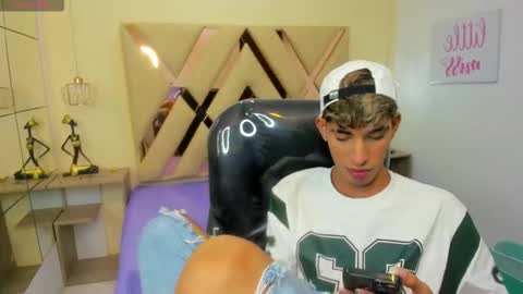 Snapshot of ferphoenix_ chatting on November 4, 2025, 4:00 am FER PHOENIX online show from November 4, 2025, 4:00 am