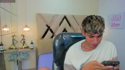 Snapshot of ferphoenix_ chatting on November 12, 2025, 3:40 am FER PHOENIX online show from November 12, 2025, 3:40 am