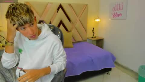 Snapshot of ferphoenix_ chatting on November 13, 2025, 3:27 am FER PHOENIX online show from November 13, 2025, 3:27 am