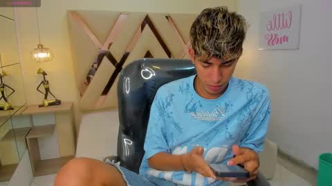 Snapshot of ferphoenix_ chatting on November 20, 2025, 3:18 am FER PHOENIX online show from November 20, 2025, 3:18 am