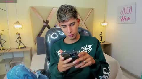 Snapshot of ferphoenix_ chatting on November 23, 2025, 3:17 am FER PHOENIX online show from November 23, 2025, 3:17 am