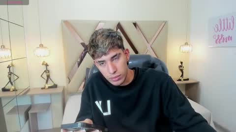 Snapshot of ferphoenix_ chatting on November 25, 2025, 3:28 am FER PHOENIX online show from November 25, 2025, 3:28 am