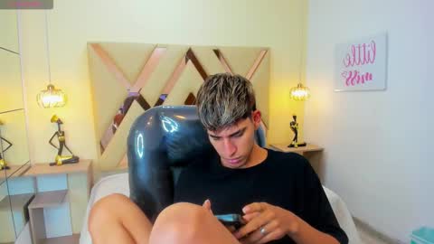 Snapshot of ferphoenix_ chatting on November 28, 2025, 3:53 am FER PHOENIX online show from November 28, 2025, 3:53 am