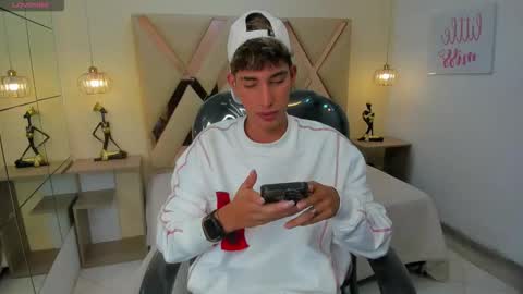 Snapshot of ferphoenix_ chatting on December 1, 2025, 3:33 am FER PHOENIX online show from December 1, 2025, 3:33 am