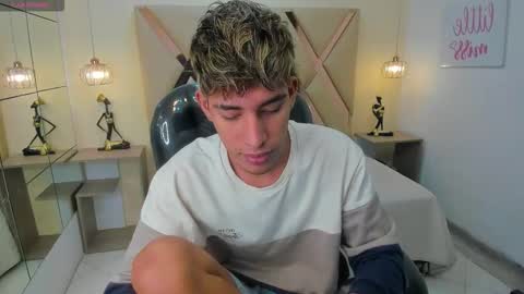 Snapshot of ferphoenix_ chatting on December 3, 2025, 3:36 am FER PHOENIX online show from December 3, 2025, 3:36 am