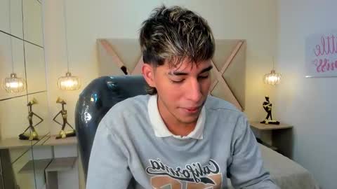 FER PHOENIX online show from December 21, 2025, 3:35 am