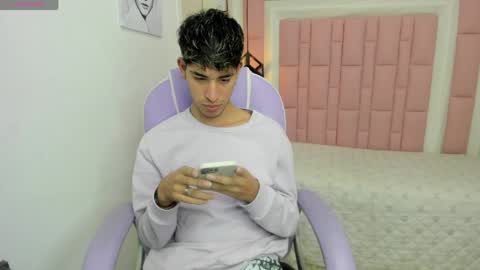 FER PHOENIX online show from April 22, 2026, 3:31 am