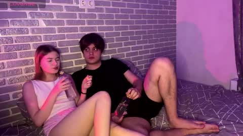 Tina and Tomas online show from September 22, 2025, 3:14 pm