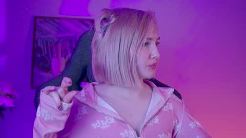 Rey online show from December 1, 2024, 7:36 pm