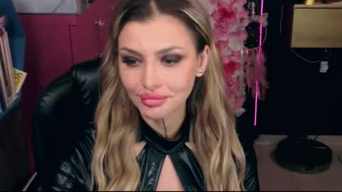 Snapshot of fetishsarah chatting on November 1, 2025, 7:49 pm Sarah online show from November 1, 2025, 7:49 pm