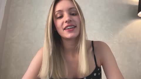 Lisa online show from November 17, 2025, 7:14 am