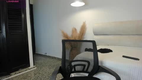 Freyja  online show from September 23, 2025, 1:41 am