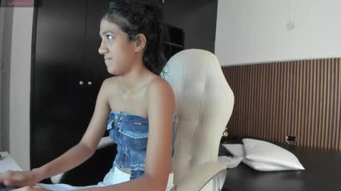 Freyja  online show from October 24, 2025, 4:25 pm