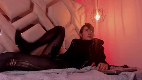   online show from February 12, 2025, 3:05 pm