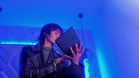   online show from February 13, 2025, 3:14 pm