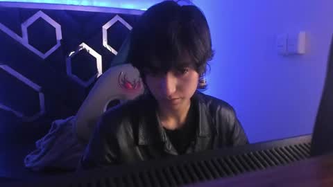   online show from February 17, 2025, 11:44 am