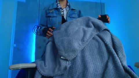   online show from September 25, 2025, 11:58 am