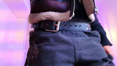   online show from November 7, 2025, 11:43 am