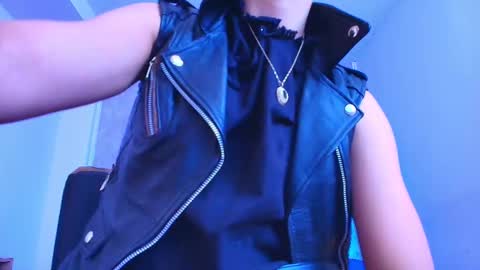   online show from December 4, 2025, 7:33 pm