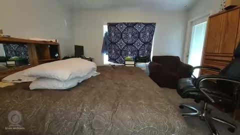 filfaonyx online show from November 12, 2025, 4:29 pm