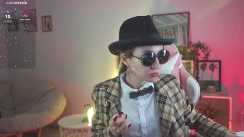 Snapshot of filipinaadams chatting on December 4, 2024, 8:34 am cap and Lana online show from December 4, 2024, 8:34 am