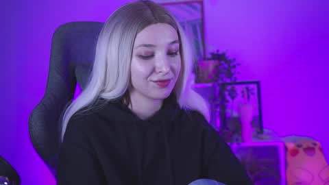 Snapshot of filipinaadams chatting on December 21, 2024, 2:37 pm cap and Lana online show from December 21, 2024, 2:37 pm