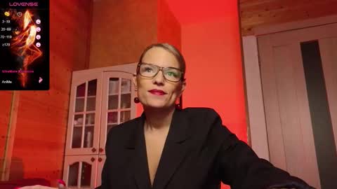 Lady online show from December 15, 2025, 7:07 pm