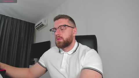 FindomGuyXXX online show from January 18, 2026, 5:28 pm